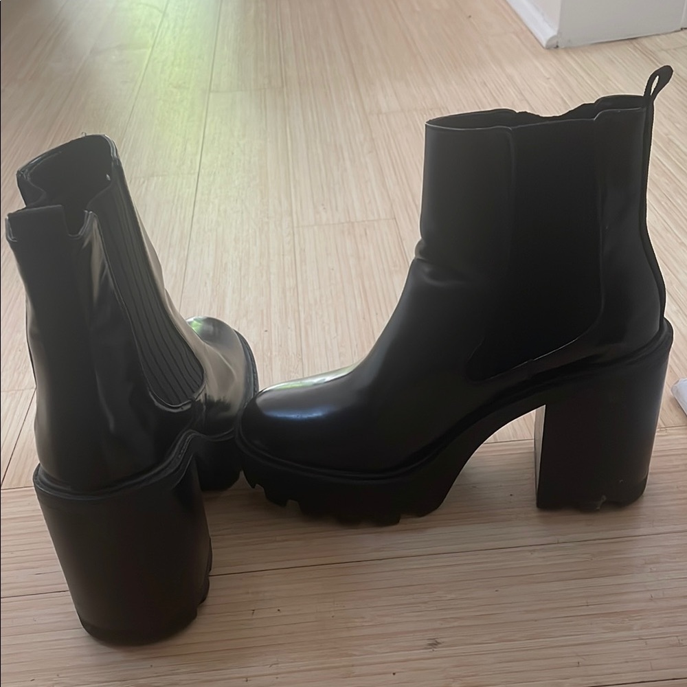 Zara Black Heeled Boots with Chunky Heel